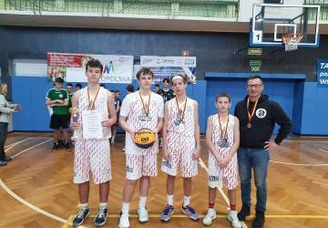 Srebrny medal w Wojewódzkich Igrzyskach Młodzieży Szkolnej w koszykówce 3:3