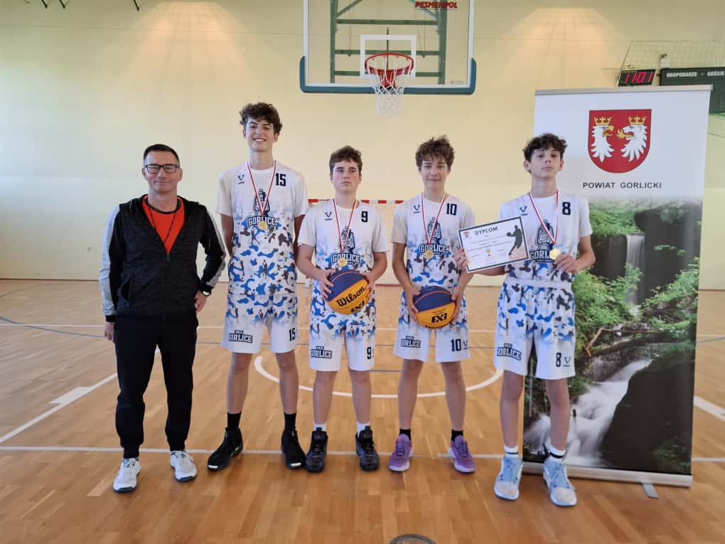 Uczniowie SP 1 Mistrzami Rejonu w koszykówce 3x3