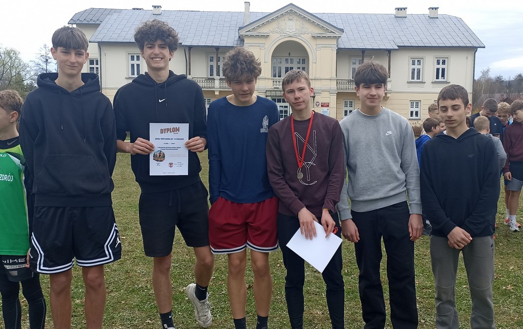 Powiatowe Igrzyska Dzieci i Młodzieży Szkolnej - Drużynowe Biegi Przełajowe