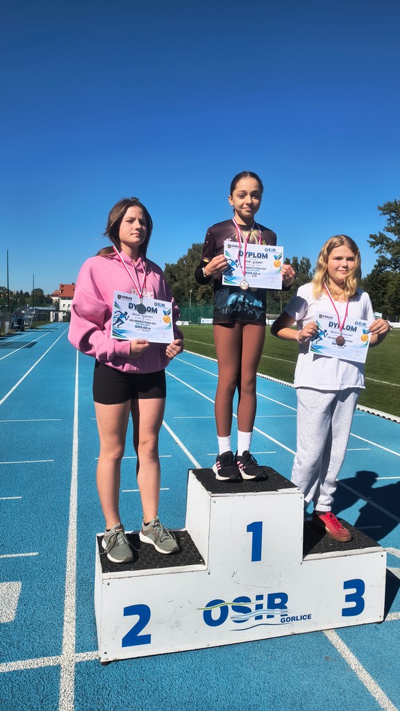 Lekkoatletyczne zmagania na stadionie OSiR w Gorlicach
