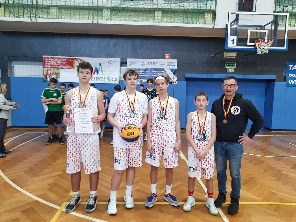 Srebrny medal w Wojewódzkich Igrzyskach Młodzieży Szkolnej w koszykówce 3:3