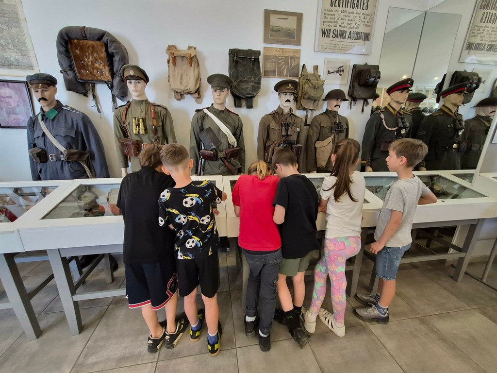 Wycieczka trzecioklasistów do Izby Pamięci „Gorlice 1915”