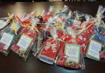 Wolontariusze szyją dobro dla seniorów!